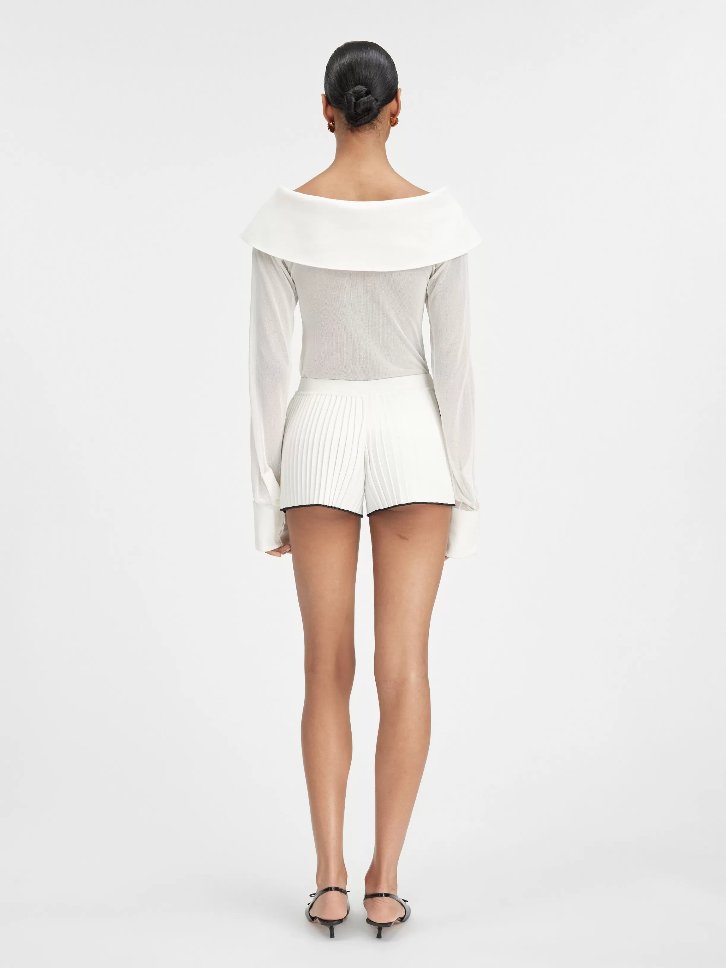 Jacquemus Trousers & Shorts*The pleated knit shorts White